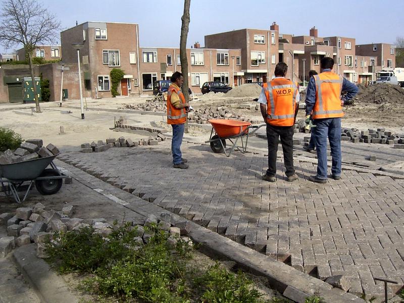 25-04-2005 herbestraten en aanleg van park aan de eckartstraat/maurickerf/amstenradenhoek.