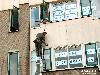 20-06-2006 schoonmaken gevelplaten kinderopvang boven liddle  winkelcentrum beverwaard.