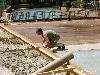 12-07-2006 jute matten neerleggen en nat houden om het uitdrogen en scheuren van beton tegen te gaan oudewatering winkelcentrum beverwaard.