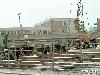 08-05-2006 het lossen van heipalen en het slaan van heipalen in het winkelcentrum beverwaard.