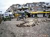 27-03-2006 de stratenmakers zijn hier begonnen met het uitbreken van de stenen en de kabels en waterleiding vervangen in het winkelcentrum beverwaard.