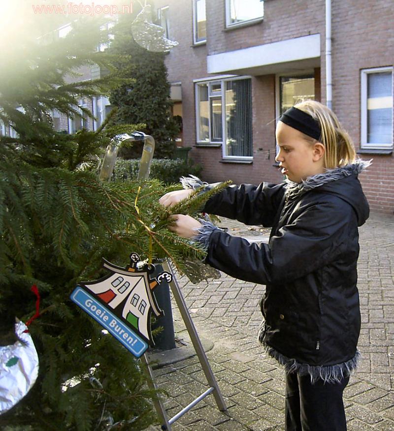 14-12-2005 kerstboom versieren twickelerf speel-o-theek.