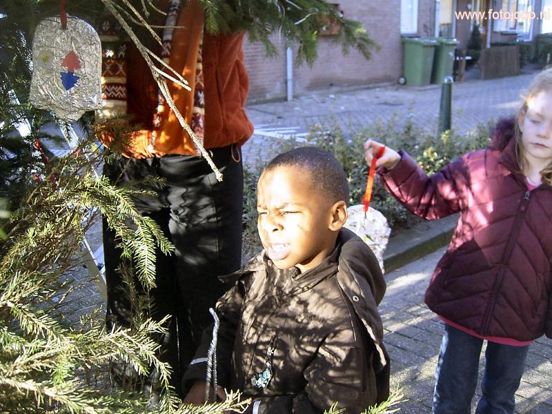14-12-2005 kerstboom versieren twickelerf speel-o-theek.