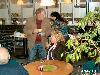 20-04-2006 het uitdelen van de plantjes in het kader van opzoomeren bij de focus beverwaard.