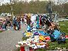 29-04-2006 rommelmarkt bij de speeltuin de stormpolder in de beverwaard.