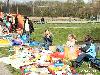 29-04-2006 rommelmarkt bij de speeltuin de stormpolder in de beverwaard.