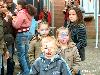 30-04-2006 koninginnenfeest o/a kinderspelen/ vrijmarkt/ en rad van fortuin met leuke prijzen aan onsteinpad in de beverwaard.