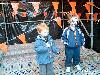 30-04-2006 koninginnenfeest o/a kinderspelen/ vrijmarkt/ en rad van fortuin met leuke prijzen aan onsteinpad in de beverwaard.