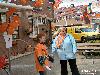 30-04-2006 koninginnenfeest o/a kinderspelen/ vrijmarkt/ en rad van fortuin met leuke prijzen aan onsteinpad in de beverwaard.