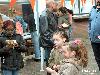 30-04-2006 koninginnenfeest o/a kinderspelen/ vrijmarkt/ en rad van fortuin met leuke prijzen aan onsteinpad in de beverwaard.