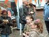 30-04-2006 koninginnenfeest o/a kinderspelen/ vrijmarkt/ en rad van fortuin met leuke prijzen aan onsteinpad in de beverwaard.