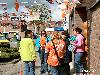 30-04-2006 koninginnenfeest o/a kinderspelen/ vrijmarkt/ en rad van fortuin met leuke prijzen aan onsteinpad in de beverwaard.