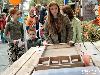 30-04-2006 koninginnenfeest o/a kinderspelen/ vrijmarkt/ en rad van fortuin met leuke prijzen aan onsteinpad in de beverwaard.