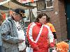 30-04-2006 koninginnenfeest o/a kinderspelen/ vrijmarkt/ en rad van fortuin met leuke prijzen aan onsteinpad in de beverwaard.