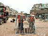 19-10-2006 stratenmakers zijn roosters voor bomen aan het plaatsen winkelcentrum beverwaard.