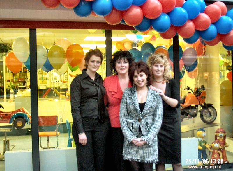 25-11-2006 heropening haarstudio sylviana kinderplaza winkelcentrum beverwaard.