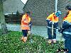 01-12-2006 bloembollen planten op diverse singels begin op de valkenburgsingel door schoolkinderen van de rk regenboog in de beverwaard.