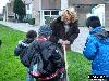 01-12-2006 bloembollen planten op diverse singels begin op de valkenburgsingel door schoolkinderen van de rk regenboog in de beverwaard.