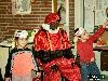 05-12-2006 sinterklaas en zwarte pieten bezoeken de rk regenboogschool grondvelderf beverwaard.