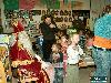 05-12-2006 sinterklaas en zwarte pieten bezoeken de rk regenboogschool grondvelderf beverwaard.