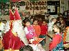 05-12-2006 sinterklaas en zwarte pieten bezoeken de rk regenboogschool grondvelderf beverwaard.