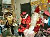 05-12-2006 sinterklaas en zwarte pieten bezoeken de rk regenboogschool grondvelderf beverwaard.