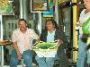 19-04-2007 opzoomeren het uitdelen van zomerplantjes aan de bewoners in de focus beverwaard