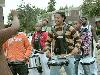 2605-2007 een paar foto’s van mensen maken de stad op het grasveld eckartstraat/amsteradenhoek  beverwaard
