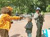  07-07-2007 berenactie een grote beer deeld snoep en actie kaarten uit in winkelcentrum beverwaard 