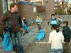 24-11-2007 schoonmaak actie met buurtbewoners in het kader van mensen maken de stad aan de cortenbachsingel beverwaard