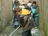 24-11-2007 schoonmaak actie met buurtbewoners in het kader van mensen maken de stad aan de cortenbachsingel beverwaard