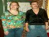 22-11-2007 Saskia Roering van de Rotterdamse dienst JOS (Jeugd, Onderwijs en Samenleving), die de ontwikkeling van het materiaal financierde, overhandigt het eerste exemplaar van Ko heeft praatjes aan George Leuver, directeur van pilot-school RK De Regenb
