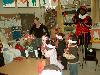 05-12-2007 sinterklaas bezoekt de rk regenboogschool grondvelderf beverwaard.