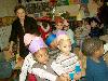 05-12-2007 sinterklaas bezoekt de rk regenboogschool grondvelderf beverwaard.