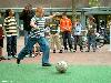 31-05-2008 kick-point een voetbal spel in het winkelcentrum beverwaard