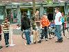 31-05-2008 kick-point een voetbal spel in het winkelcentrum beverwaard