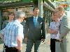 30-06-2008 wethouder dominic schrijer heeft het alarm systeem in het winkelcentrum beverwaard met een druk op een knop het systeem in werking gesteld