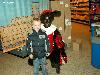 03-12-2008 zwarte pieten delen snoepgoed uit aan de kinderen bij supermarkt hoogvliet beverwaard