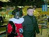 03-12-2008 zwarte pieten delen snoepgoed uit aan de kinderen bij supermarkt hoogvliet beverwaard