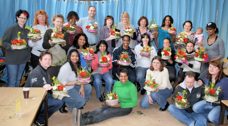 25-03-2009 workshop van bloemenboetiek doornroosje winkelcentrum beverwaard op de rk regenboogschool
