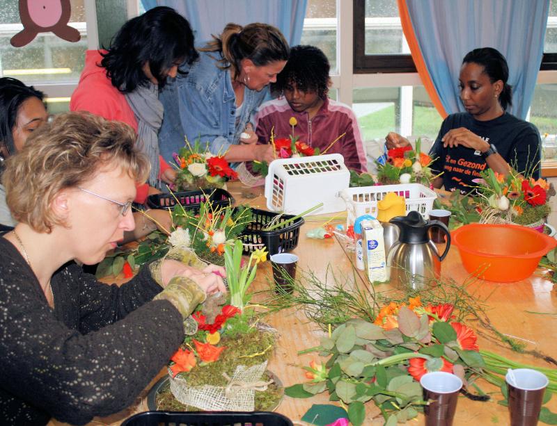 25-03-2009 workshop van bloemenboetiek doornroosje winkelcentrum beverwaard op de rk regenboogschool