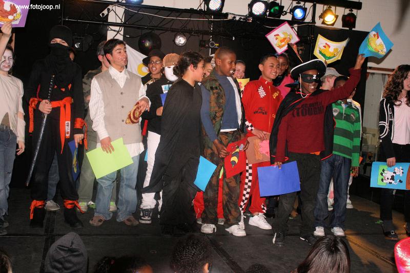 20-02-2009 carnaval op de rk regenboogschool grondvelderf beverwaard 