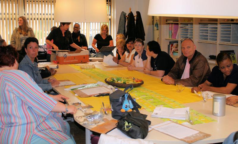 16-04-2009 bespreking met de begeleiders voor de verkeersexamen groep8 van de rk regenboog en de barkentijn in de beverwaard