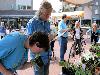 25-04-2009 foto plantjes ruilbeurs de tuin-academie en een kraam waar kinderen beschilderd kunnen worden in het winkelcentrum beverwaard 