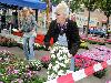 19-05-2009 opzoomer plantjes worden weer uitgereikt op het slangenburgplein beverwaard