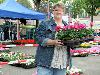 19-05-2009 opzoomer plantjes worden weer uitgereikt op het slangenburgplein beverwaard