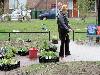 16-05-2009 aanplanten  van plantjes complex52 door buurtbewoners van de eckartstraat-amstenradenhoek-maurickerf beverwaard