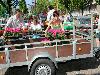 20-05-2010 opzoomer plantjes worden weer uitgereikt op het slangenburgplein beverwaard