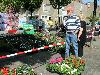 20-05-2010 opzoomer plantjes worden weer uitgereikt op het slangenburgplein beverwaard