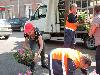 20-05-2010 opzoomer plantjes worden weer uitgereikt op het slangenburgplein beverwaard